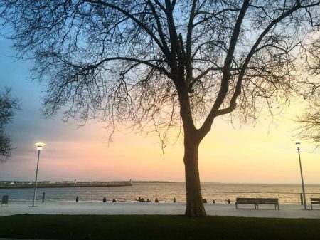 Fin de journée magique sur le front de mer