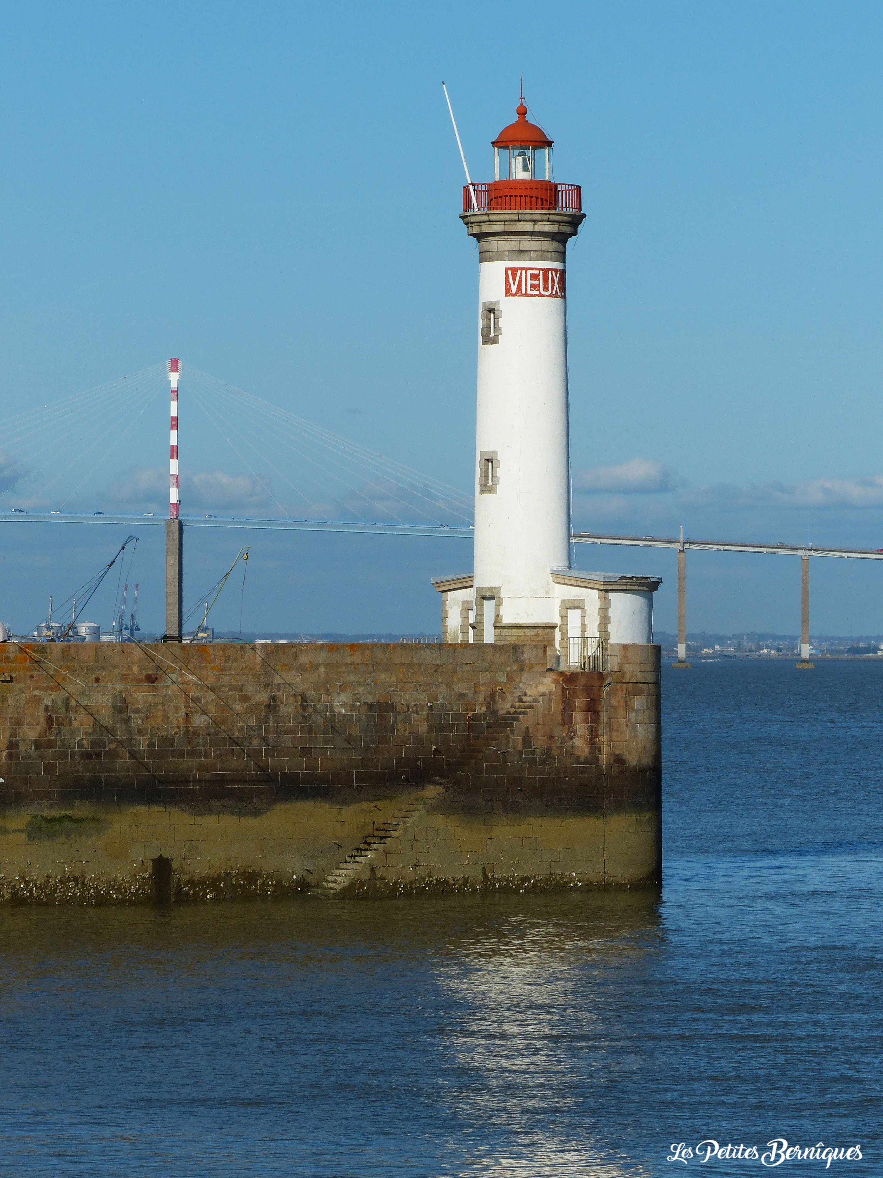 Le Vieux Mole devant le pont de Saint-Nazaire