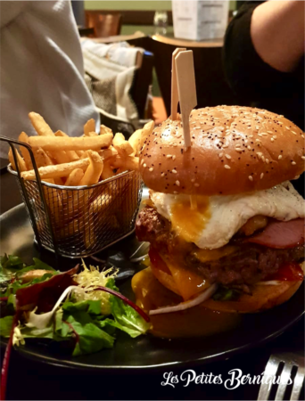 Chiwee's burger